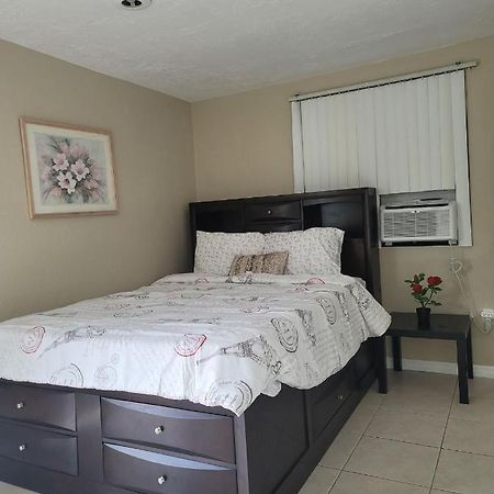 Entire Guesthouse 5 Mins To Siesta Key & Downtown Sarasota Exteriér fotografie