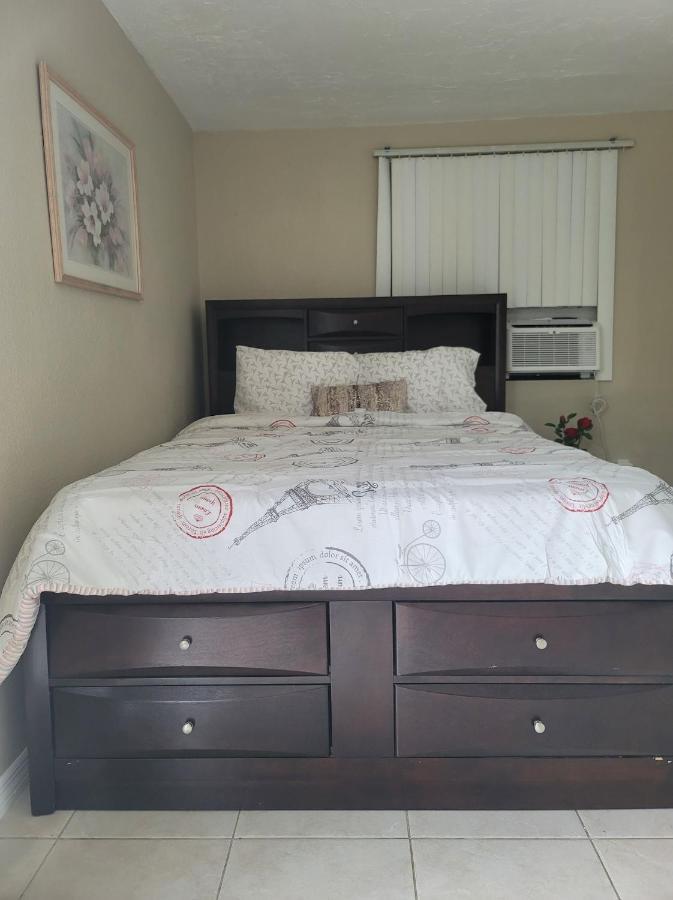 Entire Guesthouse 5 Mins To Siesta Key & Downtown Sarasota Exteriér fotografie